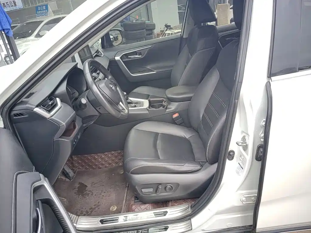 Toyota RAV4 — миниатюра 15