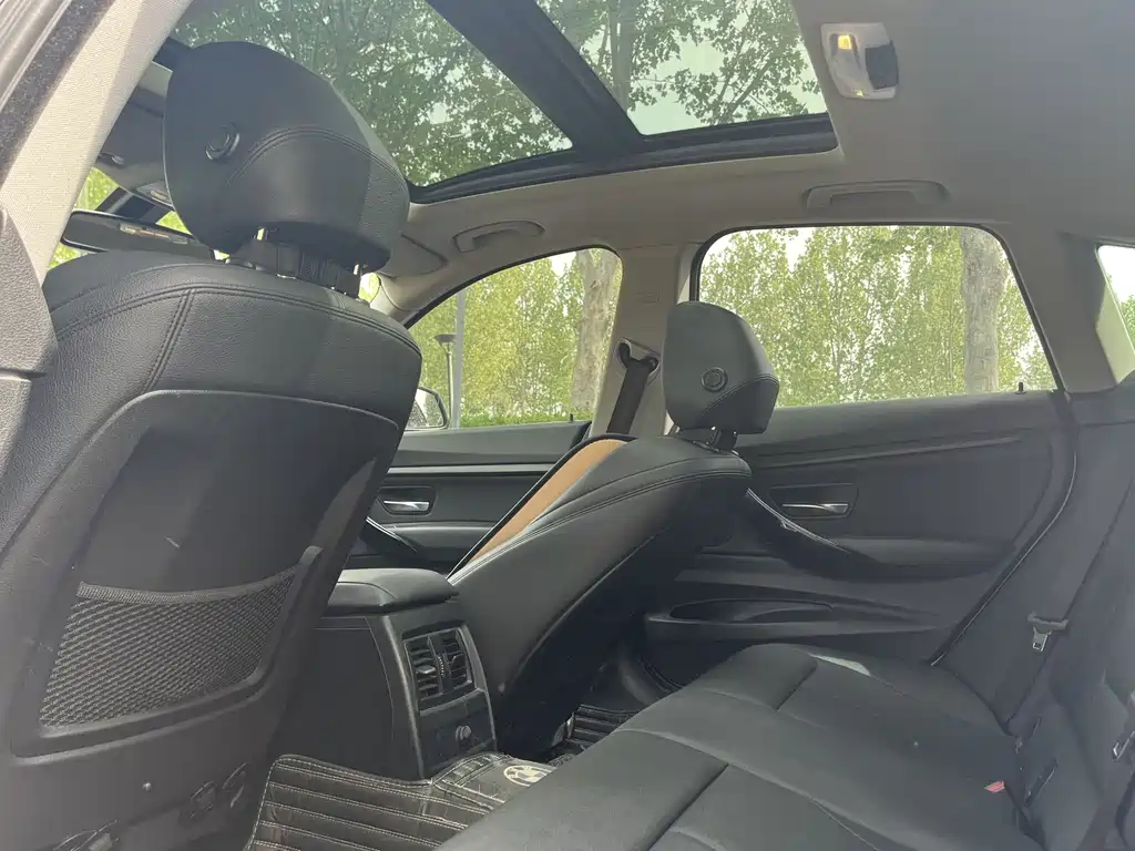 BMW 3 Series GT 3 GT 2017 320i Luxury