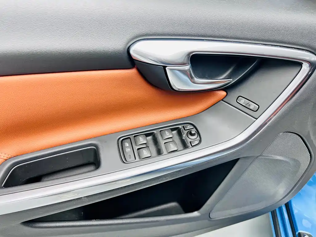 Volvo V60 — миниатюра 10