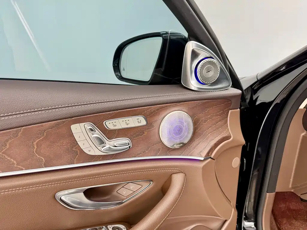 Mercedes-Benz E-Class — миниатюра 9