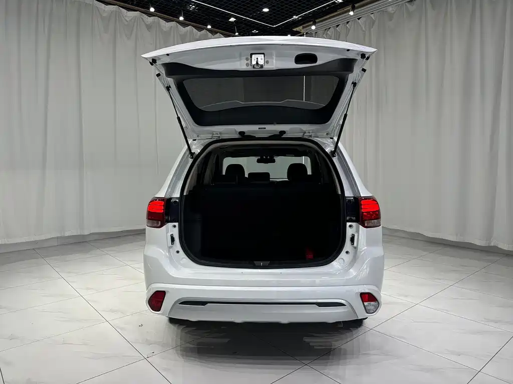 Mitsubishi Outlander — миниатюра 16