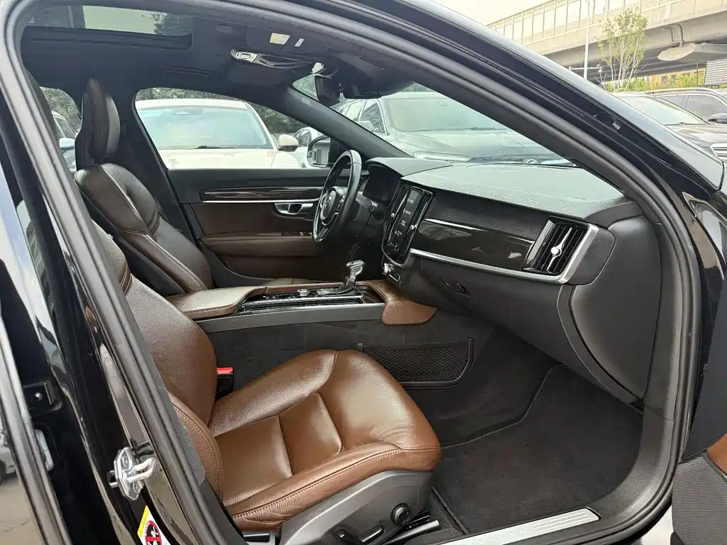 Volvo S90 — миниатюра 7