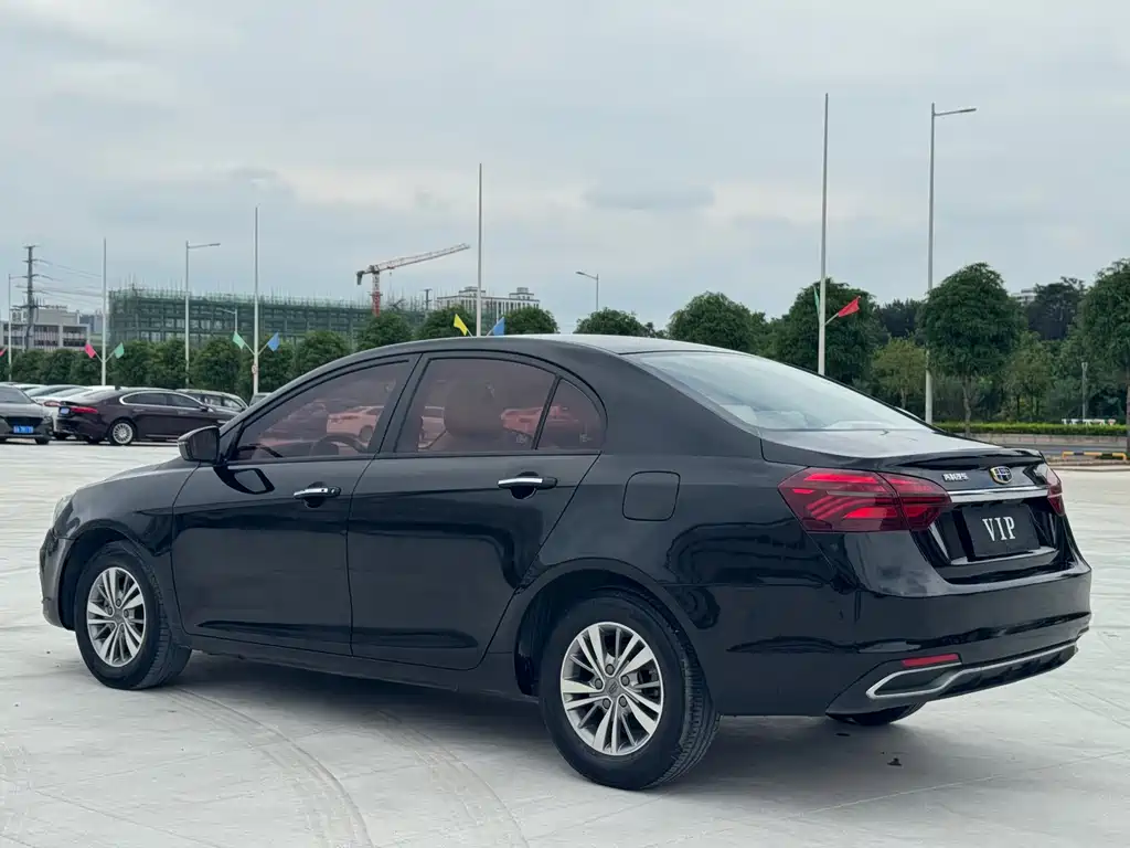 Geely Emgrand — миниатюра 7