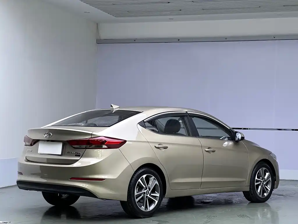 Hyundai Elantra — миниатюра 6