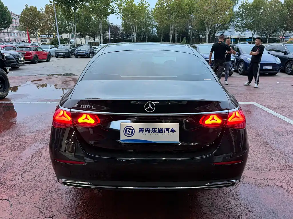 Mercedes-Benz E-Class — миниатюра 5
