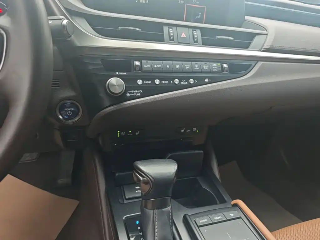 Lexus ES — миниатюра 13