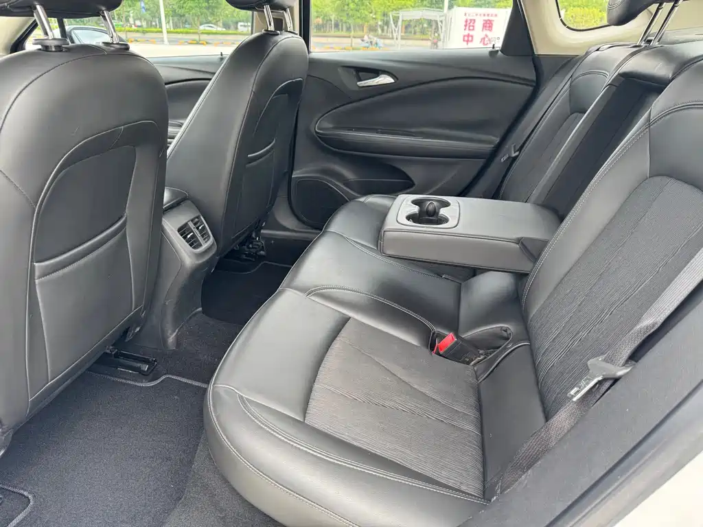 Buick Verano — миниатюра 10