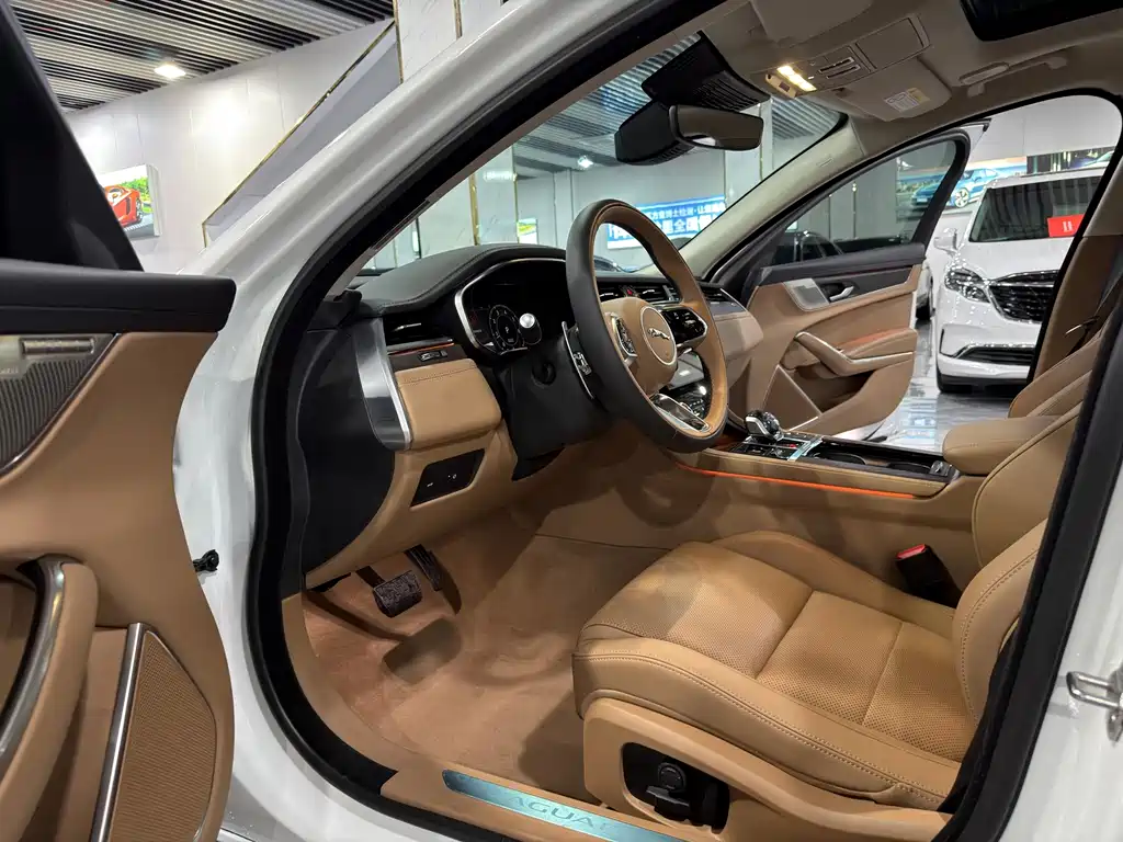 Jaguar XFL — миниатюра 4