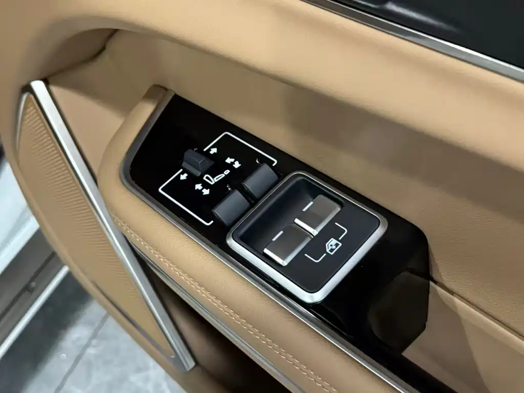 Jaguar XFL — миниатюра 10