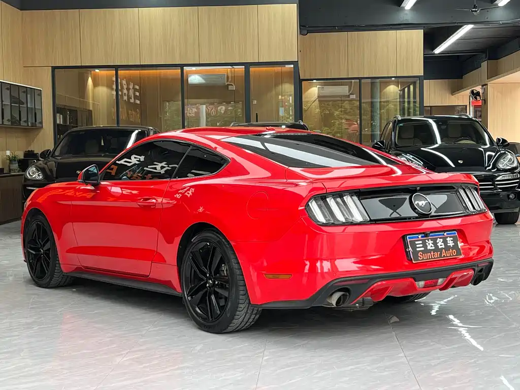 FORD MUSTANG