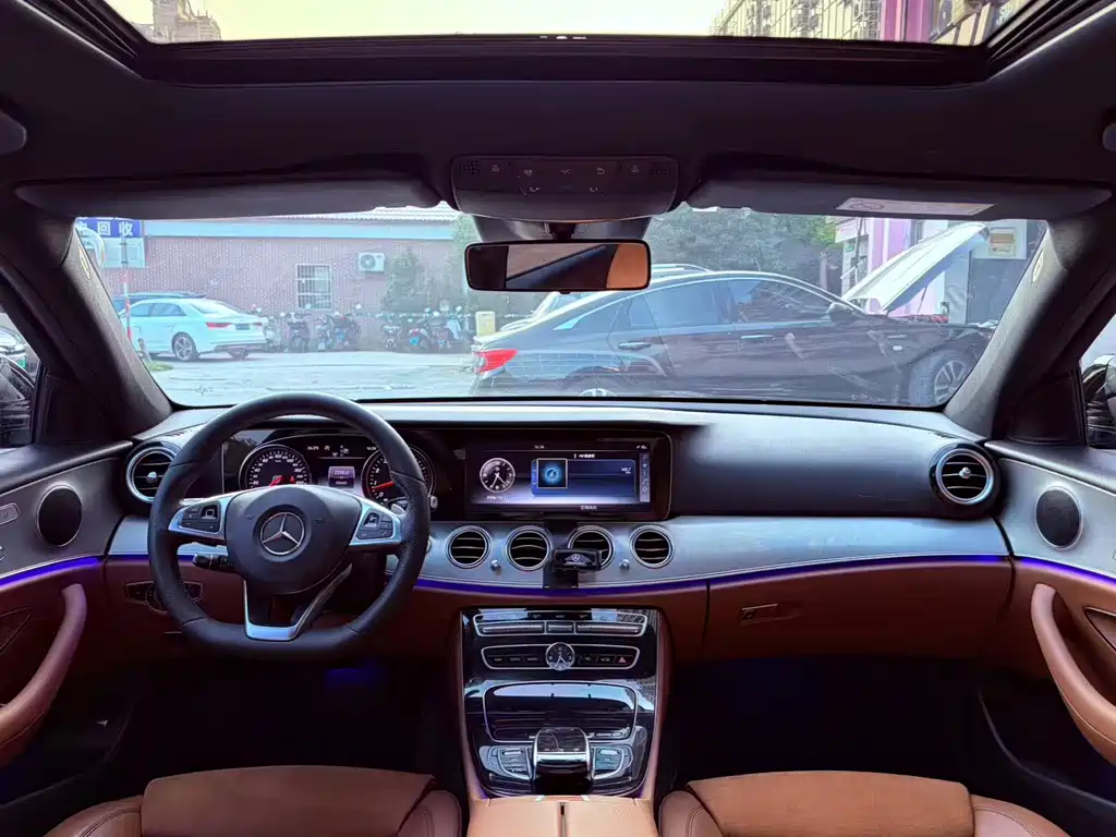 Mercedes-Benz E-Class — миниатюра 7