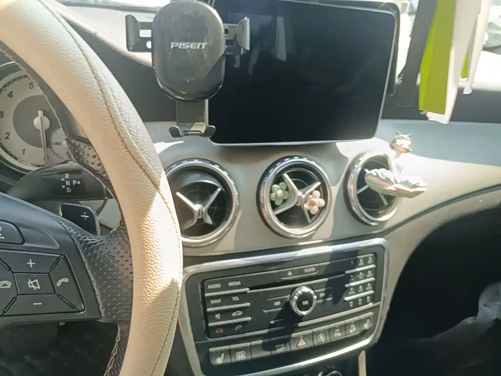 Mercedes-Benz GLA — миниатюра 13
