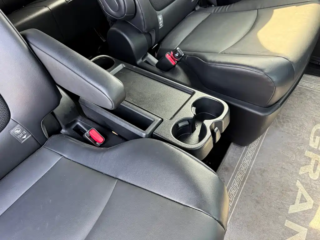 Toyota Granvia — миниатюра 20