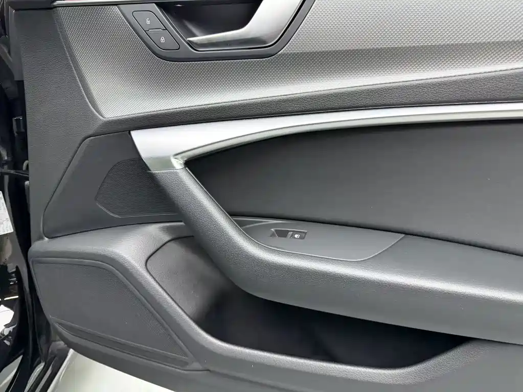Audi A6L — миниатюра 12