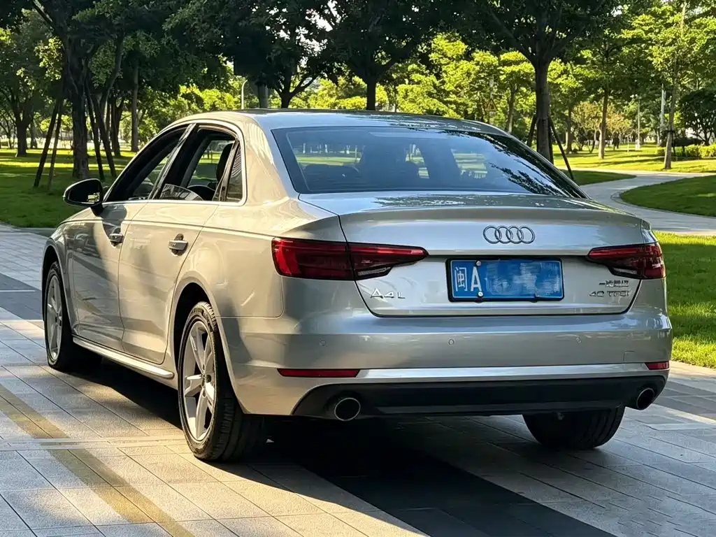 Audi A4L 2017 40 TFSI Fashion