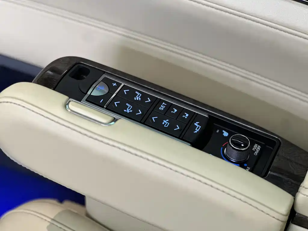 Toyota Vellfire 2019 2.5L HV Luxury