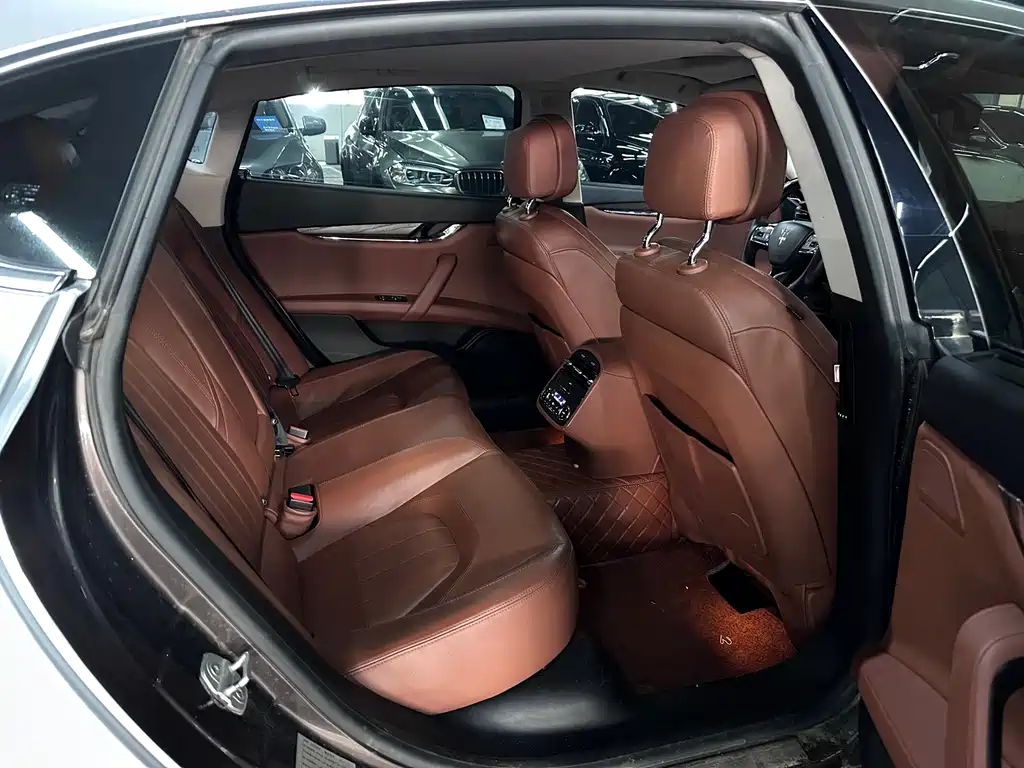 Maserati Quattroporte — миниатюра 8