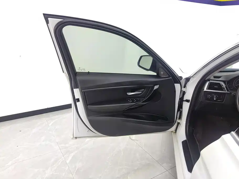 BMW 3 Series — миниатюра 7