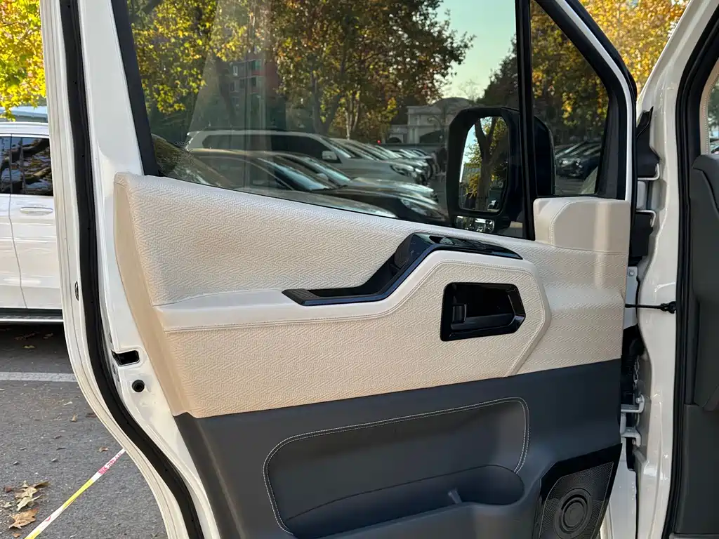 Toyota HiAce 2021 3.5L