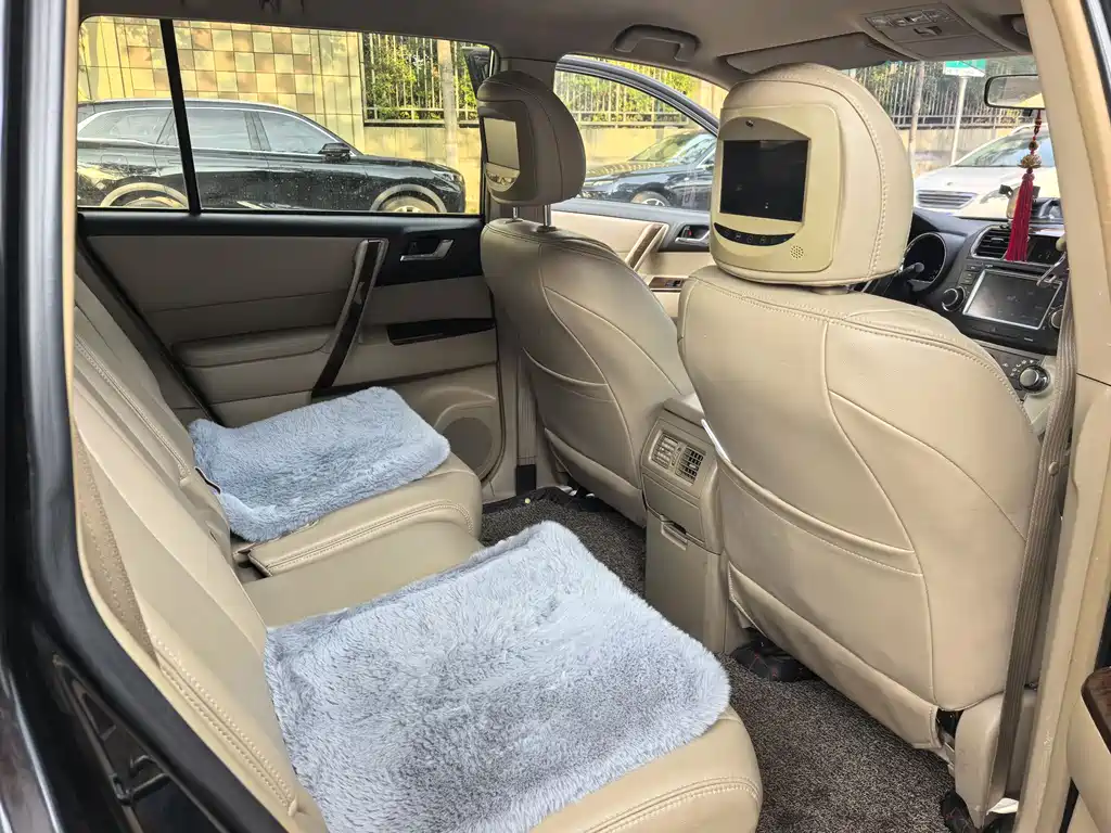 Toyota Highlander 2012 2.7L 5 мест Elite