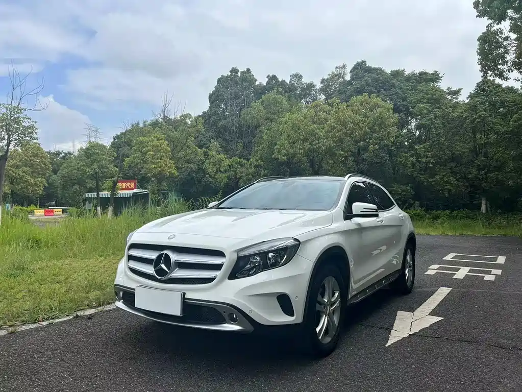 MERCEDES-BENZ  GLA