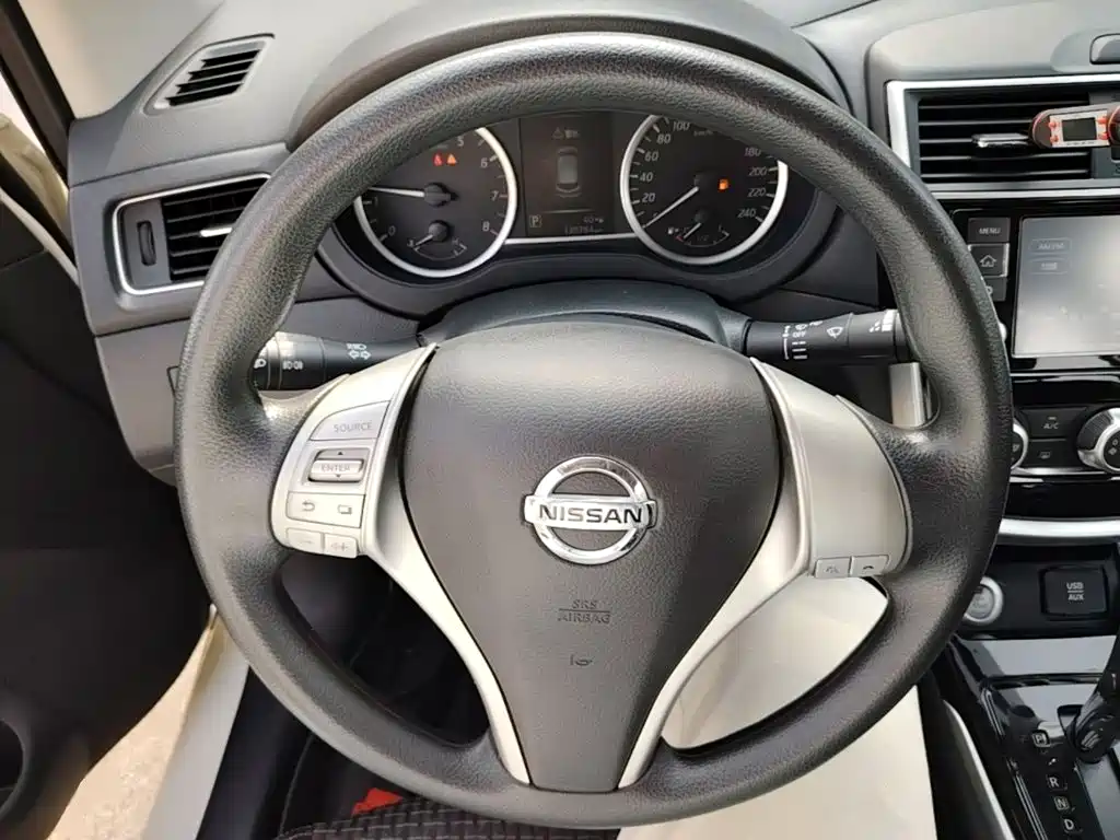 Nissan Tiida — миниатюра 11