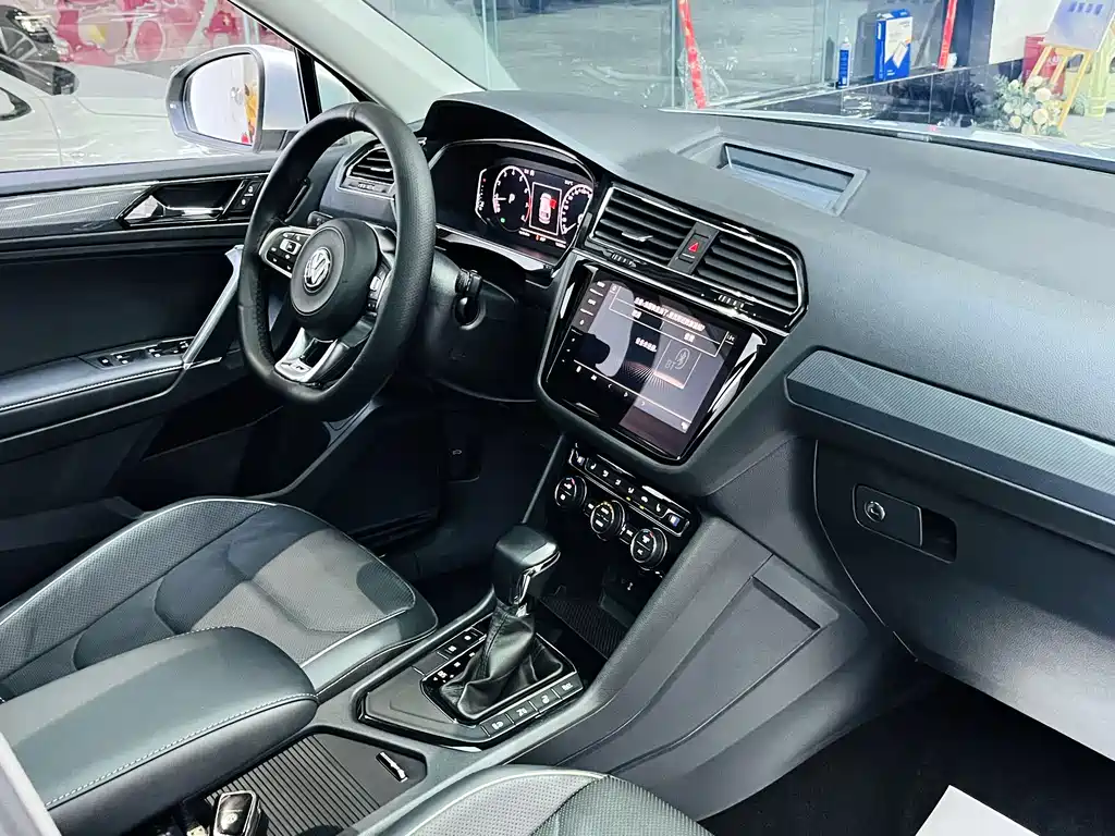 Volkswagen Tiguan L — миниатюра 14