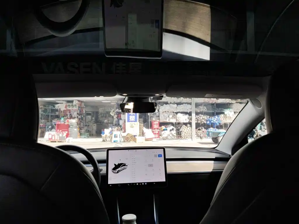 Tesla Model 3 — миниатюра 15