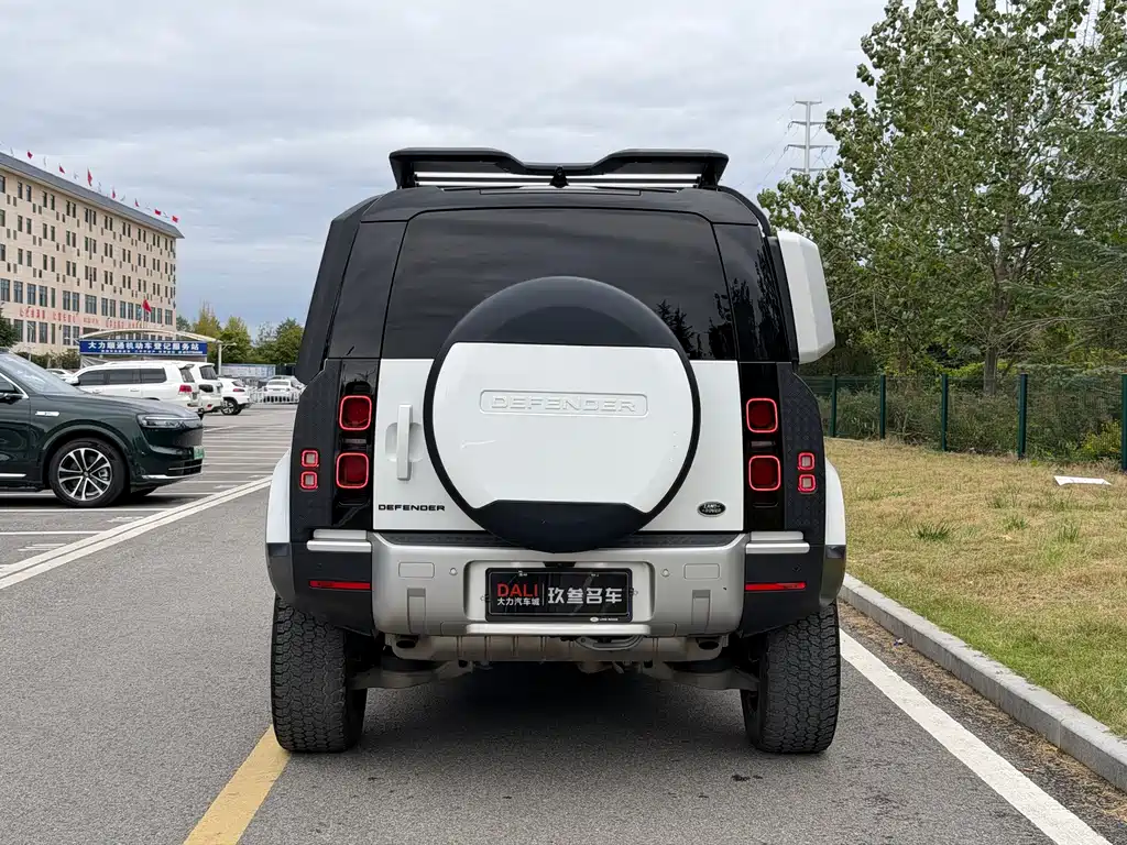 Land Rover Defender — миниатюра 4