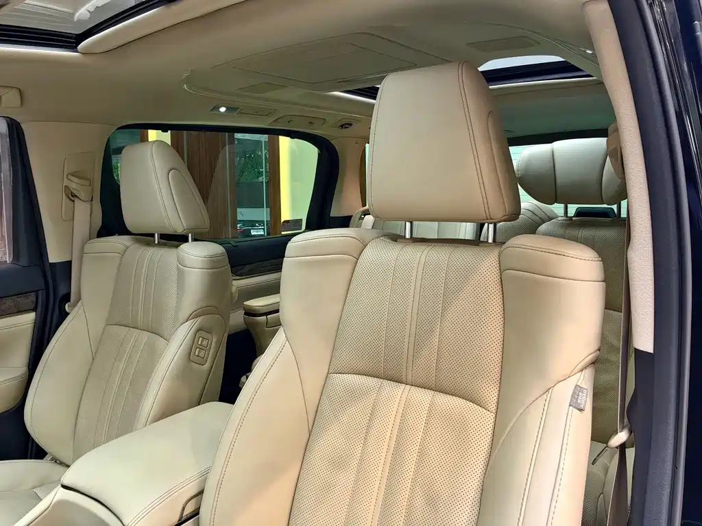 Toyota Vellfire — миниатюра 25