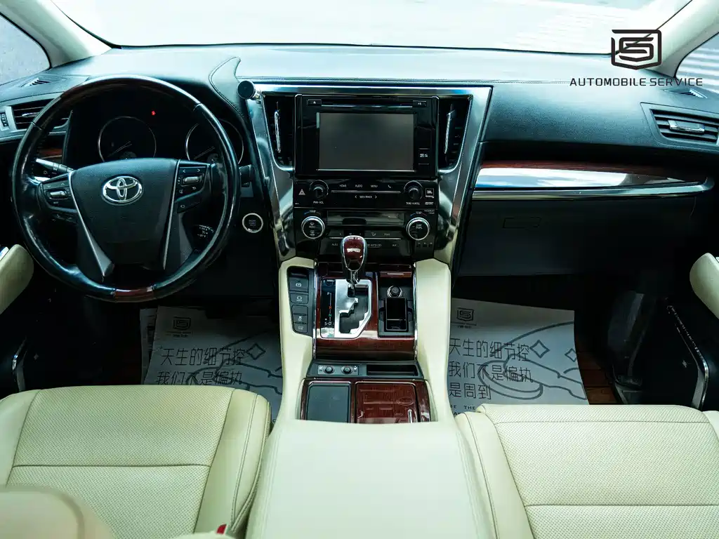 Toyota Alphard — миниатюра 6
