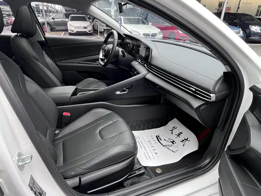 Hyundai Elantra — миниатюра 9