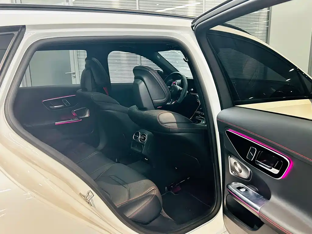 Mercedes-Benz C-Class AMG — миниатюра 11