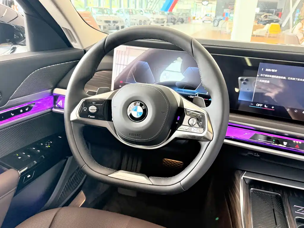 BMW 7 Series — миниатюра 8