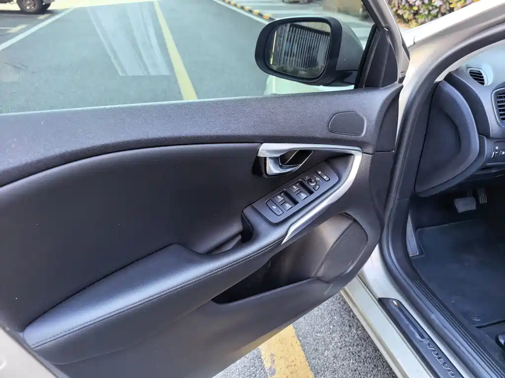 Volvo V40 — миниатюра 11