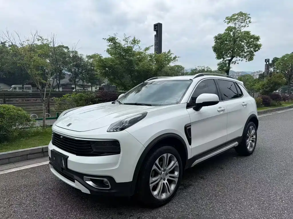Купить Lynk & Co 01
