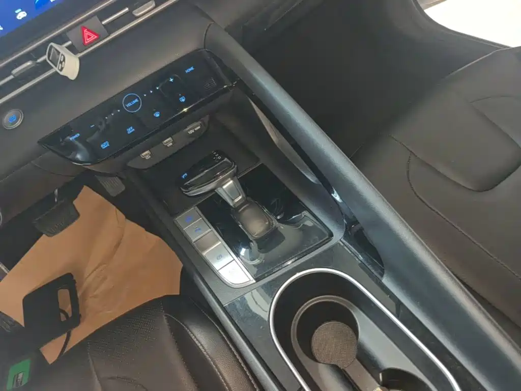 Hyundai Elantra — миниатюра 14