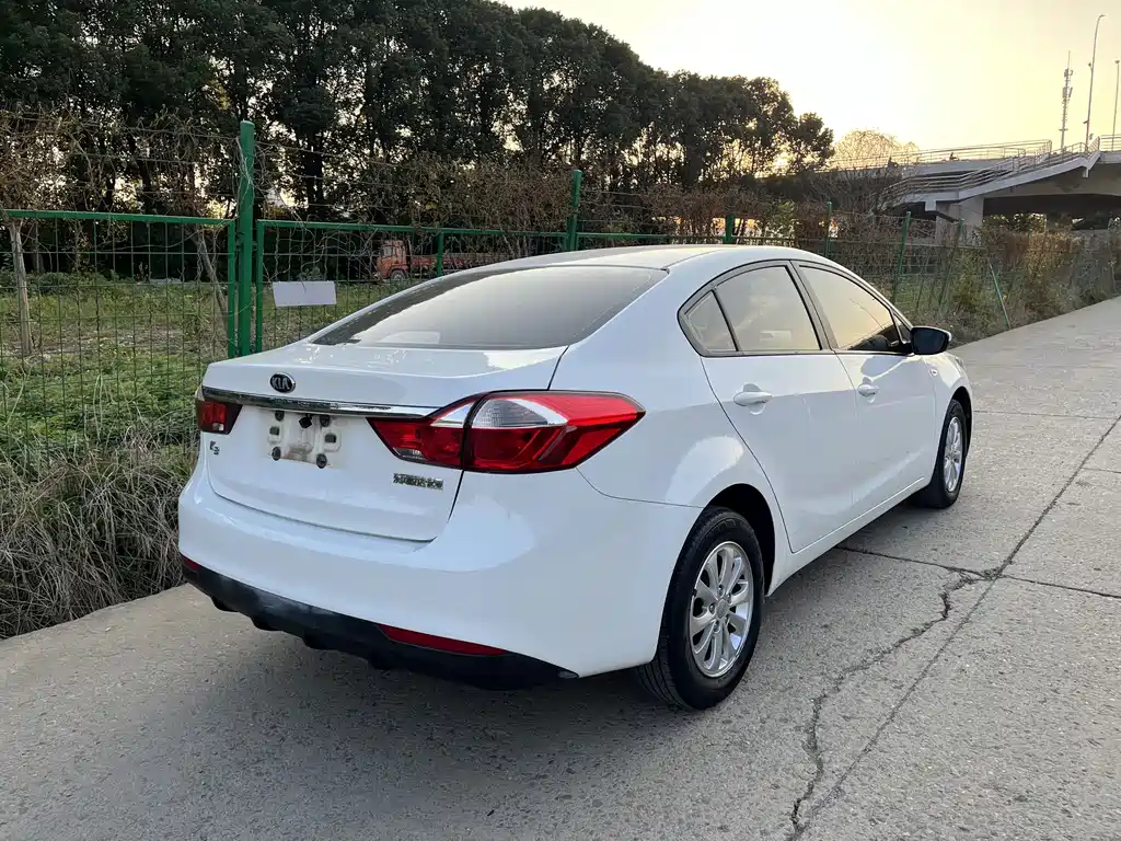 Kia K3 2016 1.6L MT GLS