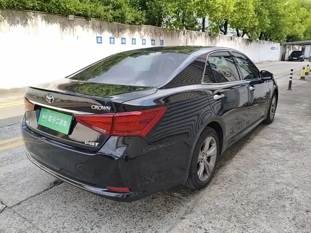 Toyota Crown — миниатюра 7