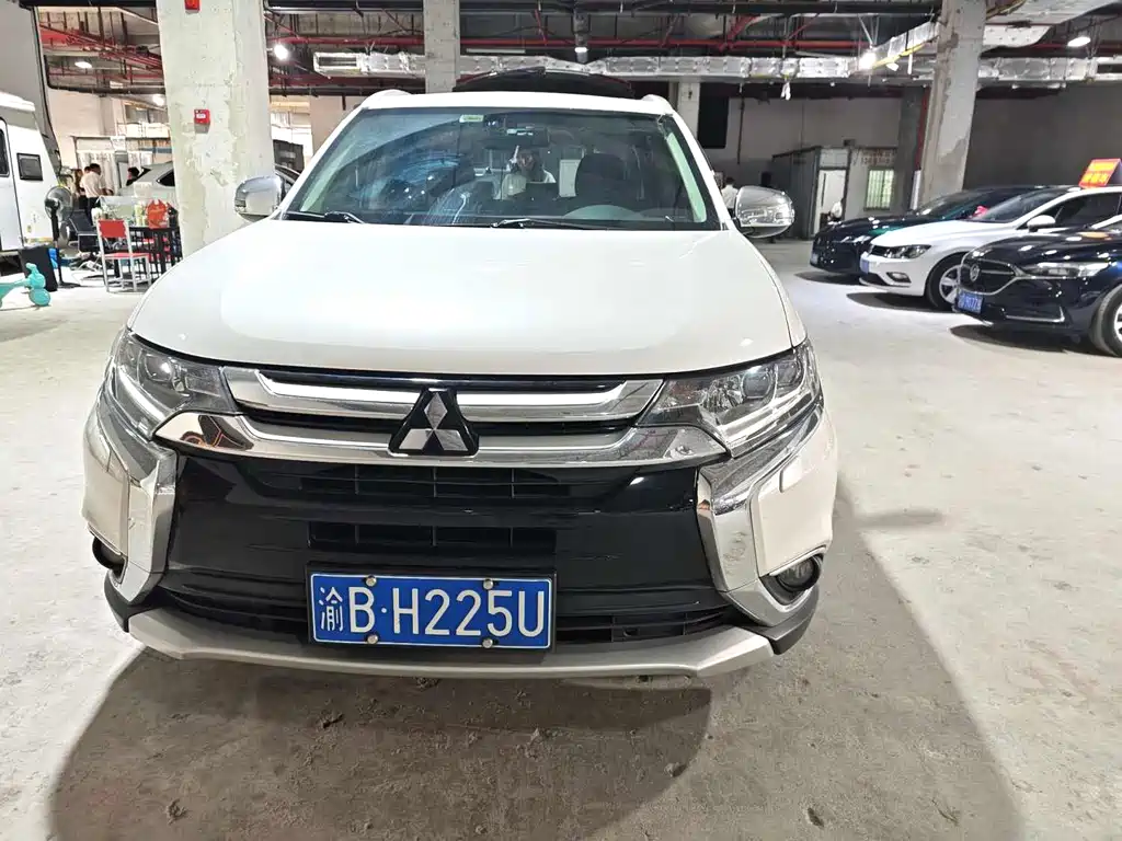 Mitsubishi Outlander (Import) — миниатюра 2