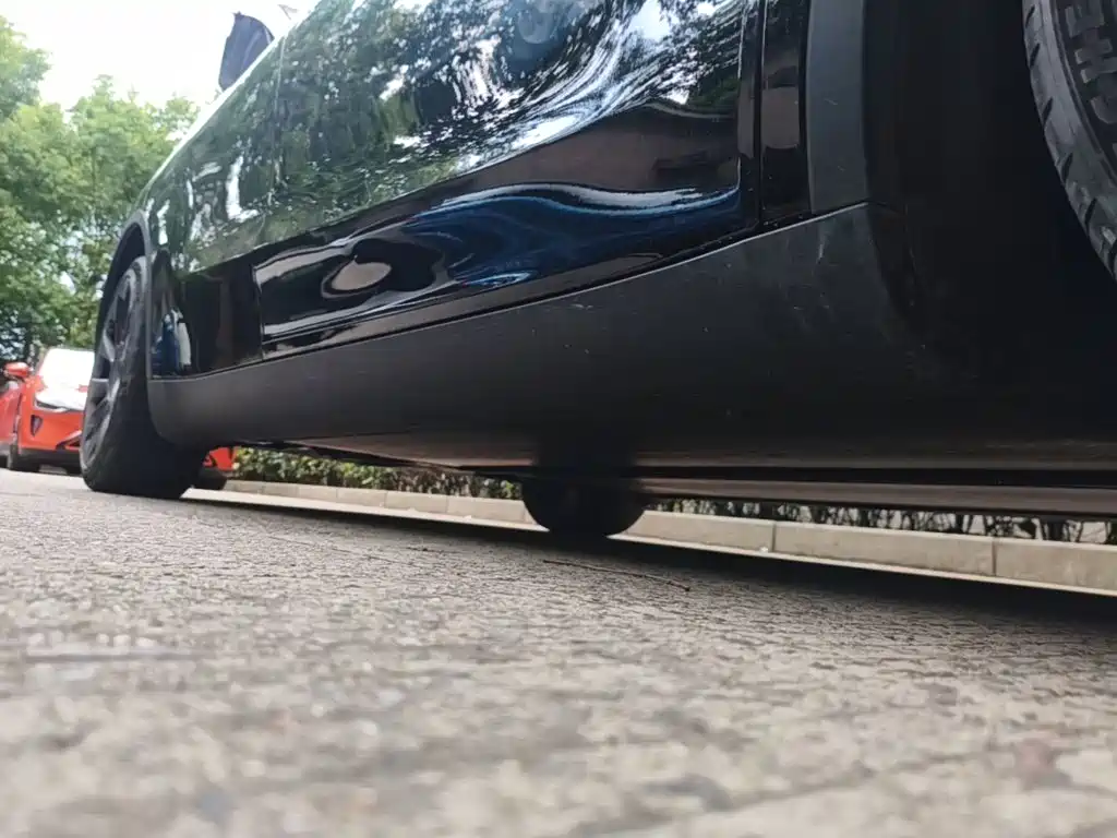 Tesla Model Y — миниатюра 21