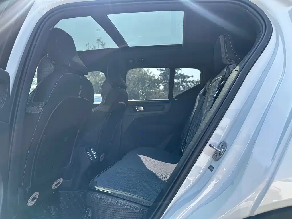 Volvo XC40 — миниатюра 6