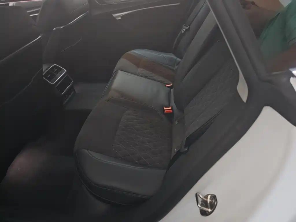 Audi A7L — миниатюра 17