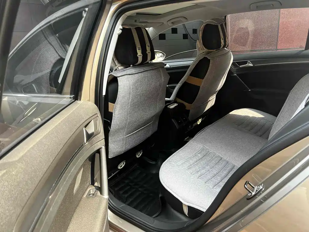 Volkswagen Golf — миниатюра 12