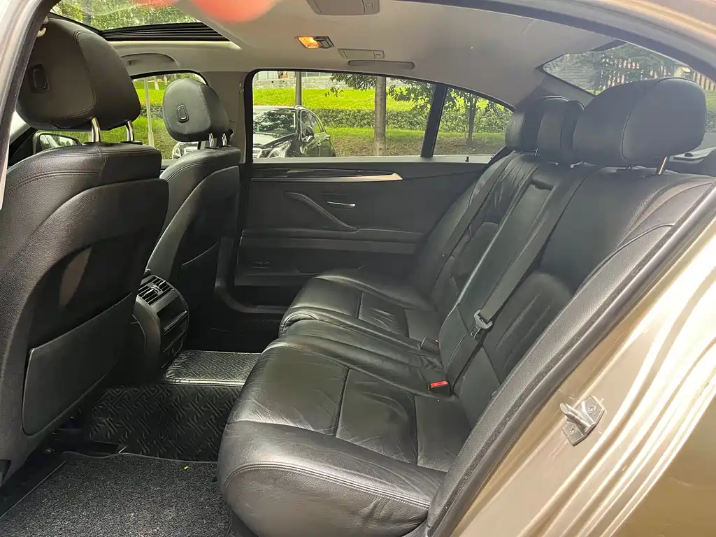 BMW 5 Series — миниатюра 9