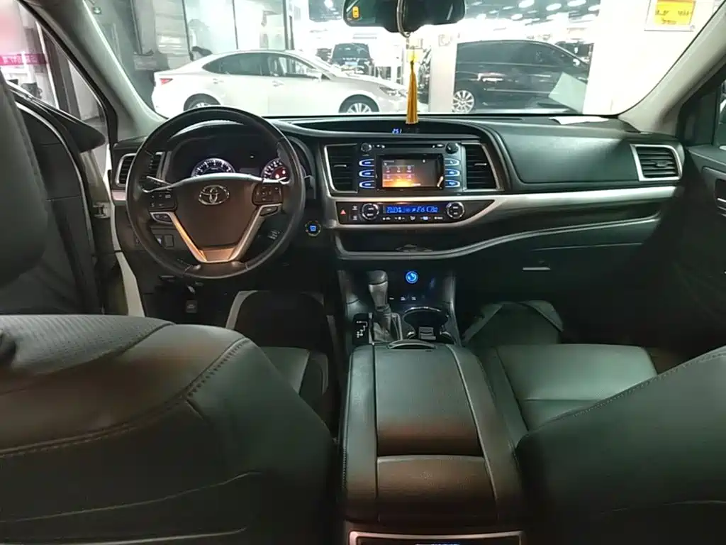 Toyota Highlander — миниатюра 10
