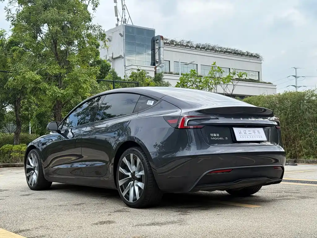 Tesla Model 3 — миниатюра 9