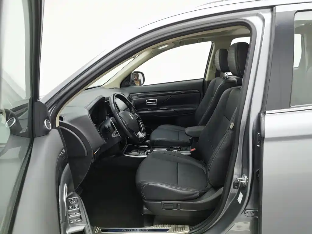 Mitsubishi Outlander — миниатюра 10