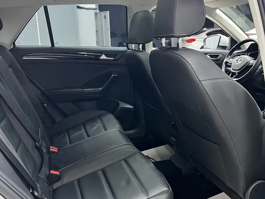 Volkswagen T-Roc — миниатюра 17