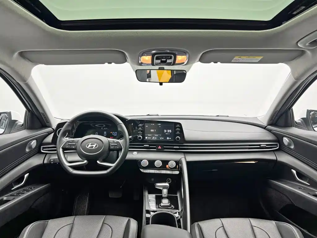 Hyundai Elantra — миниатюра 22